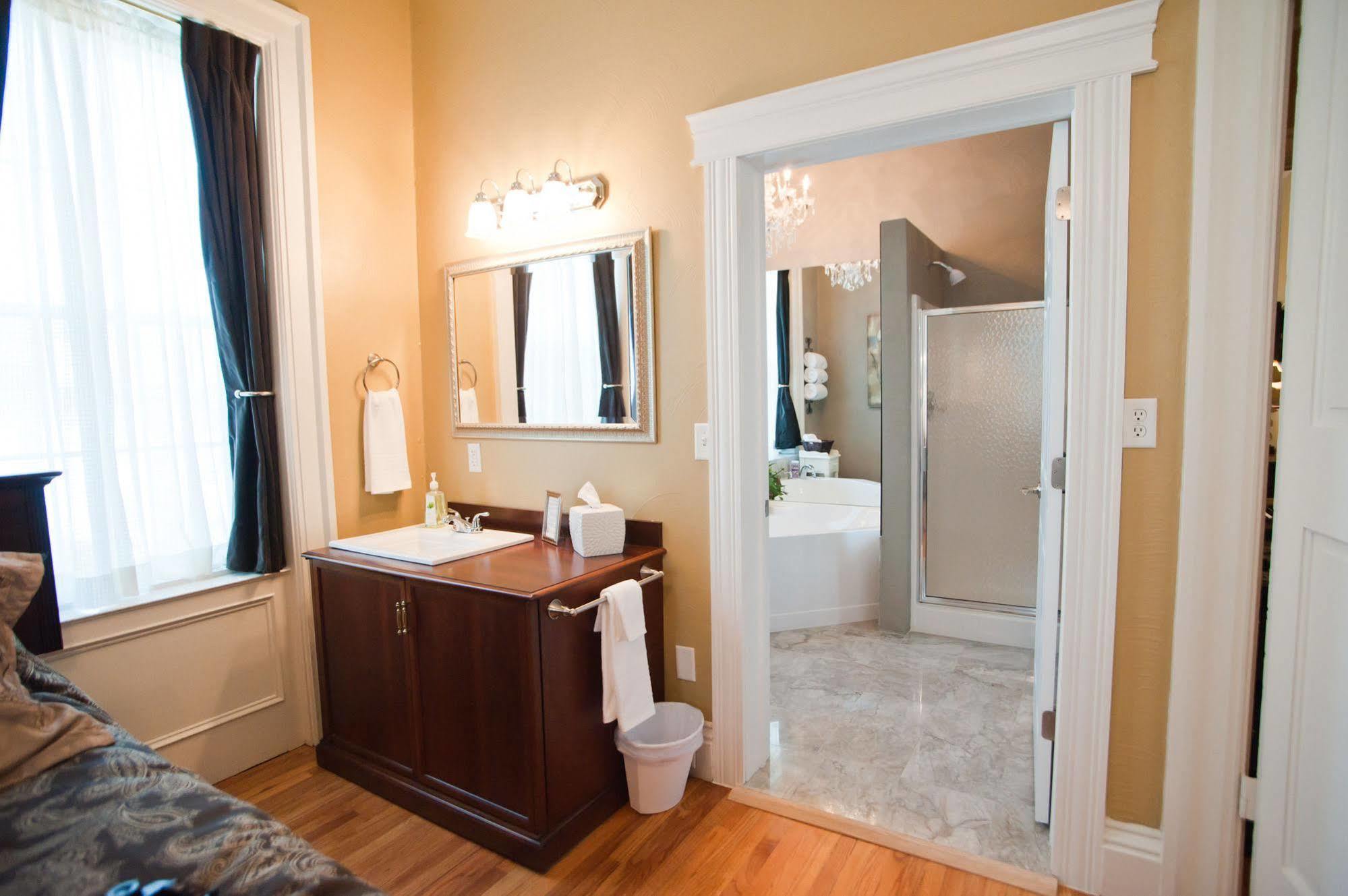 Beacon Hotel Oswego Dış mekan fotoğraf