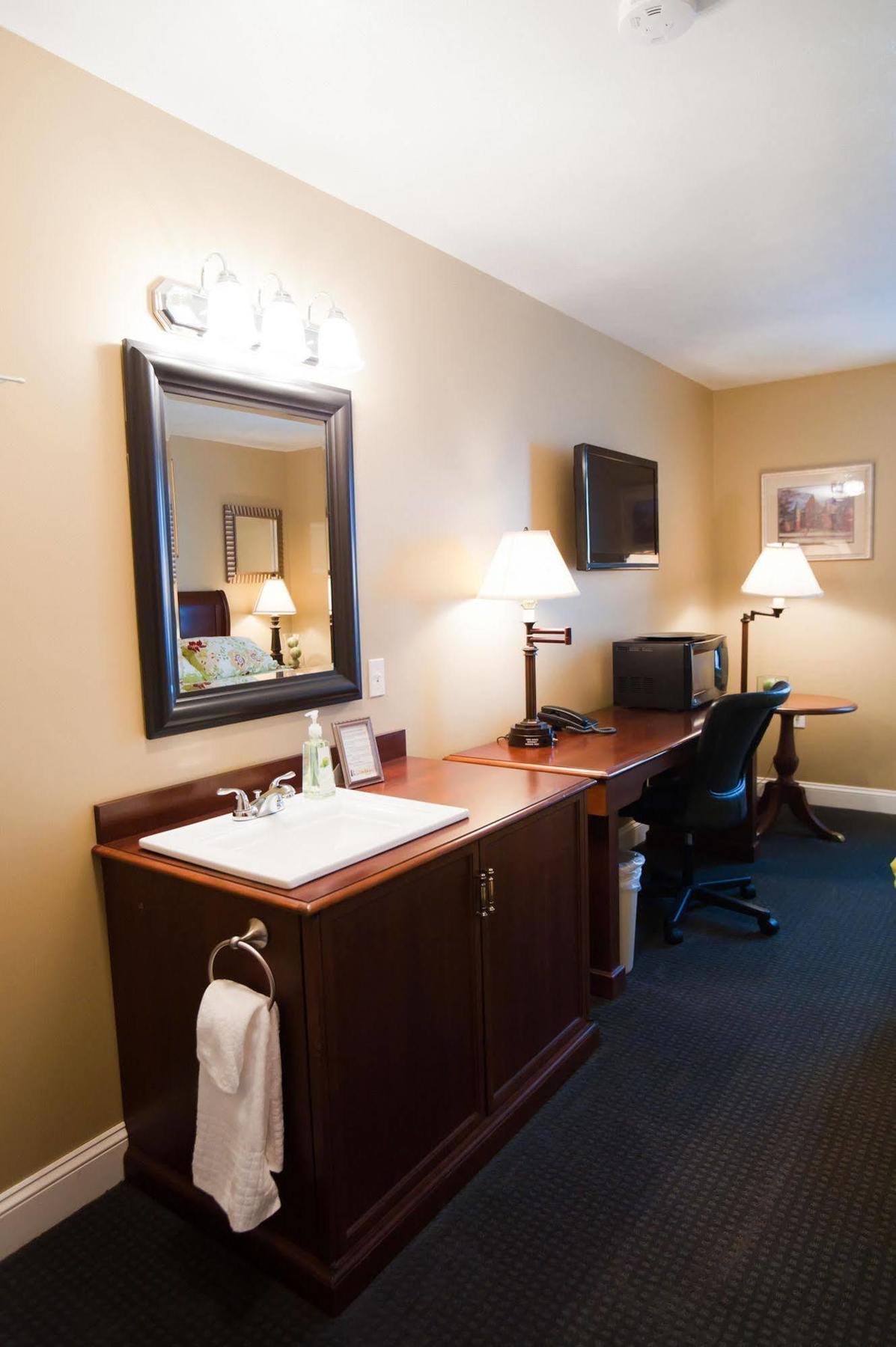 Beacon Hotel Oswego Dış mekan fotoğraf